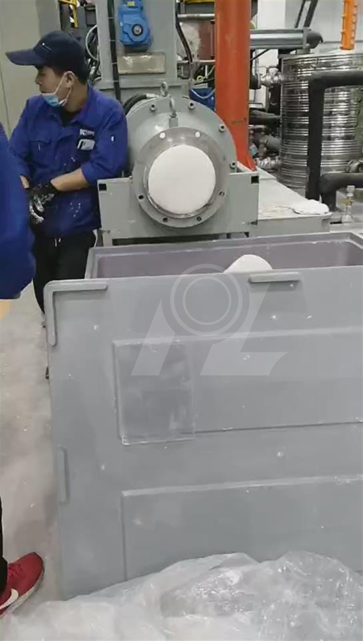 2，上料，捏合精煉